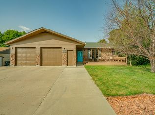 705 6th Ave NE, Mandan, ND 58554