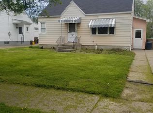 76 Park Edge Dr, Cheektowaga, NY 14225