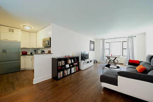 Rented by Town Residential | media 8