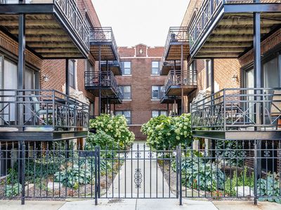 1137 W Grace St APT 3W, Chicago, IL, 60613