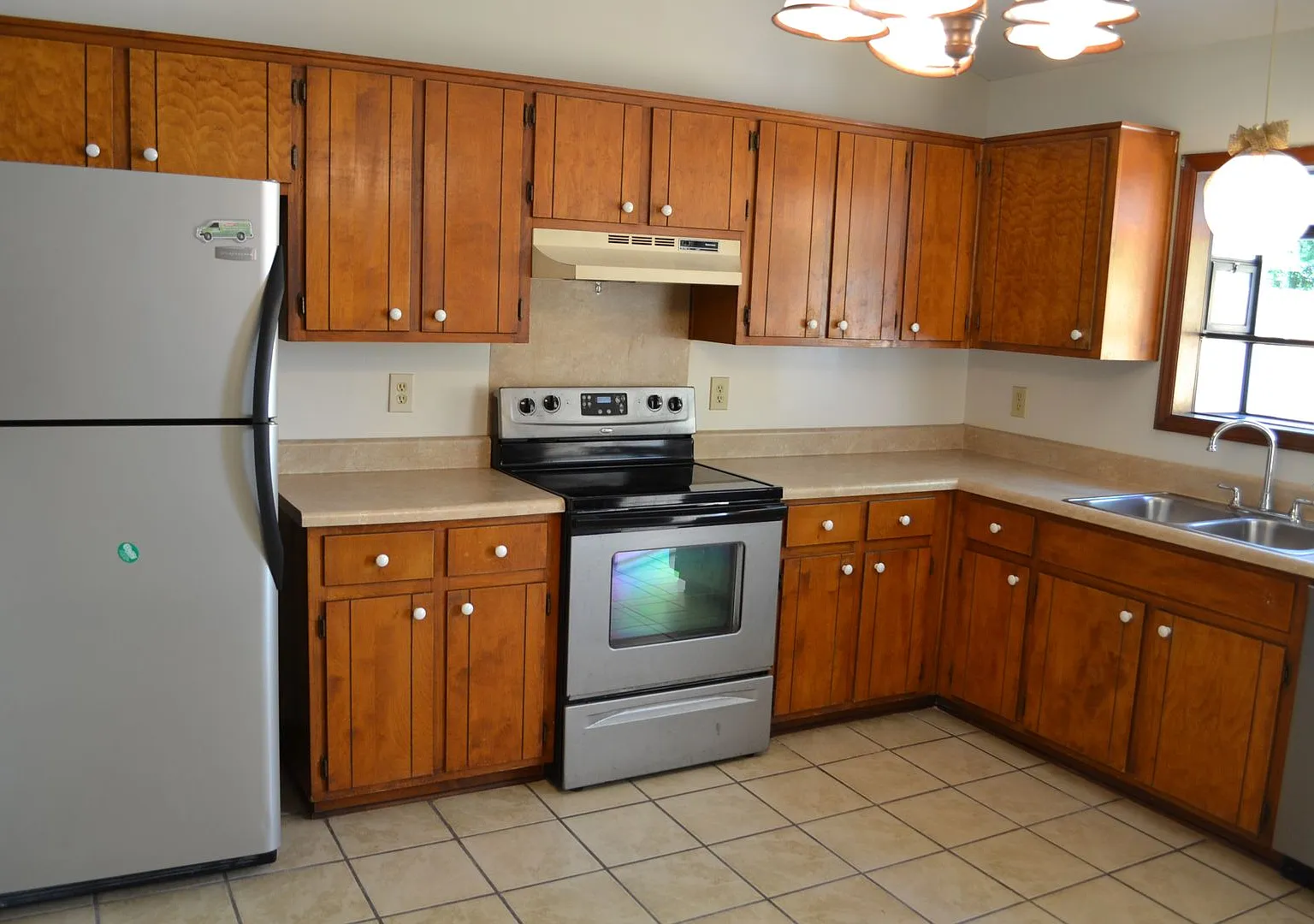 124-126 Corey Circle — Photo 4