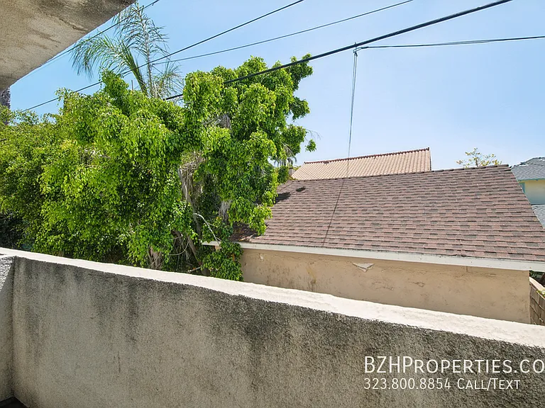 870 Crenshaw — Photo 18