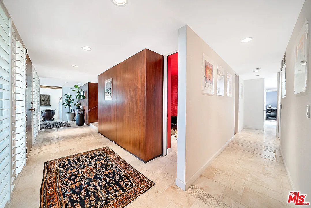 3 bed, 4.0 bath, 3565 sqft, $17,500 — Photo 3