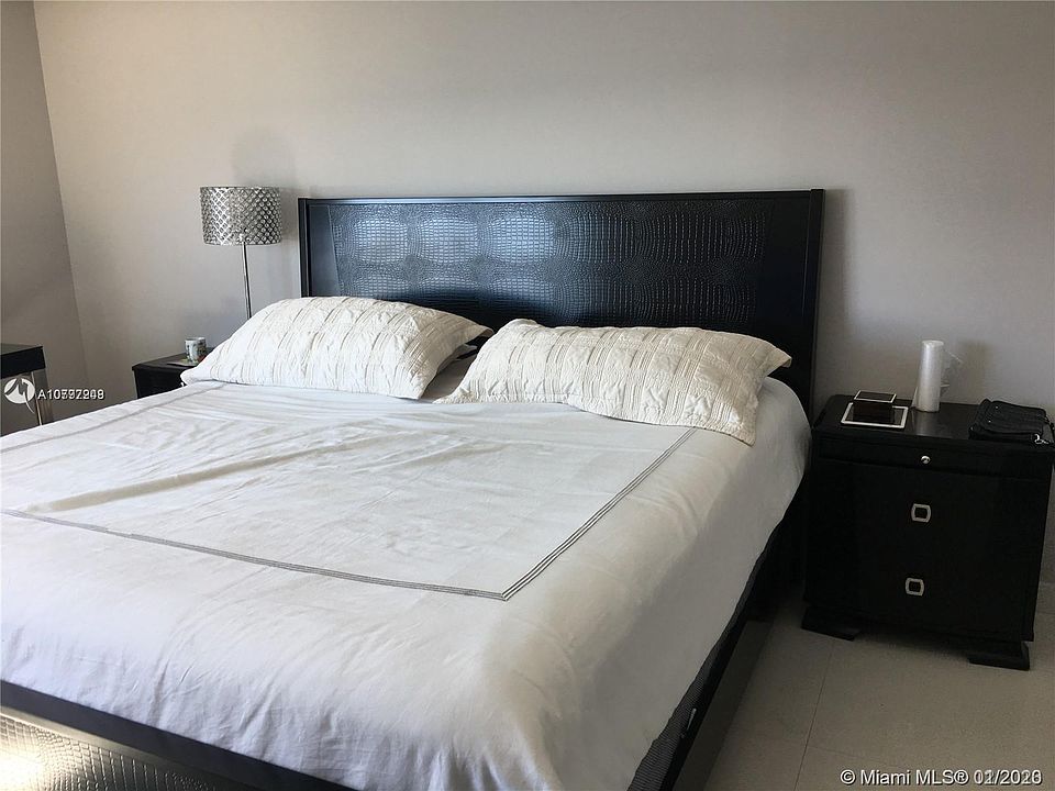 2nd image of 335 Biscayne Blvd #1905
