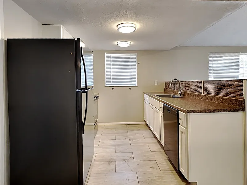 3 bed, 2.0 bath, 1495 sqft, $1,699 — Photo 3