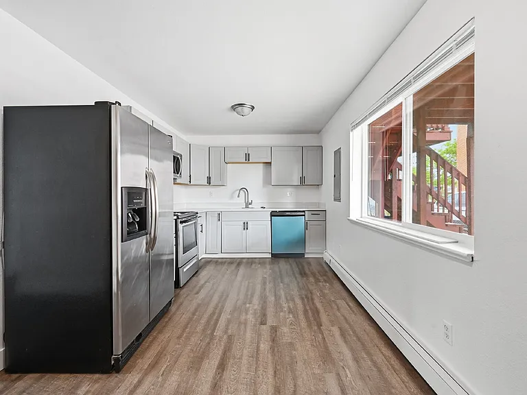 1164 Yosemite St #1B — Photo 4