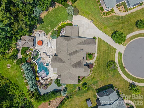 2nd image of 435 Turtleback Rdg