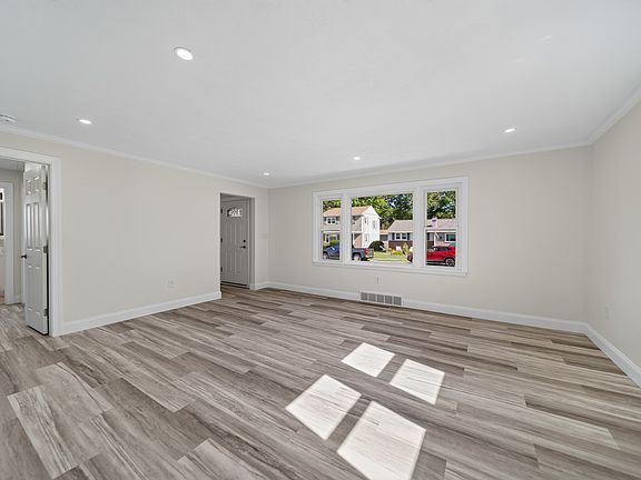 5th image of 456 E 36th St