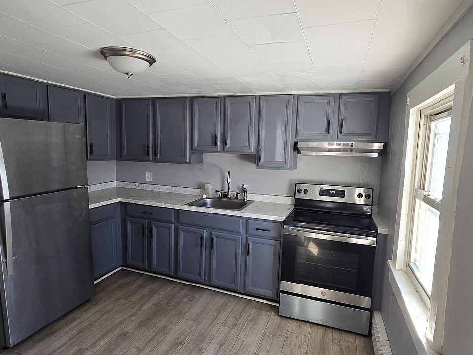 2nd image of 11 Railroad Ave #2