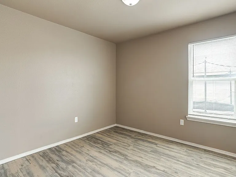 2223 E Main St — Photo 12