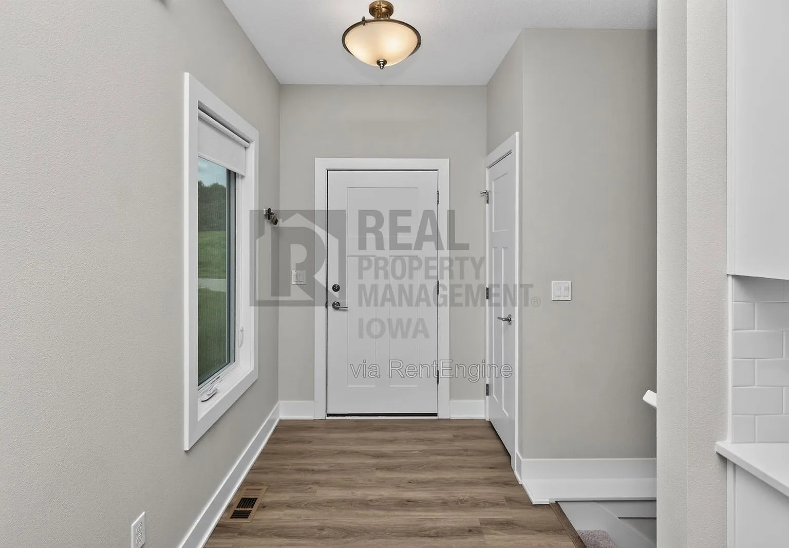 3 bed, 3.0 bath, 831 sqft, $1,850 — Photo 3