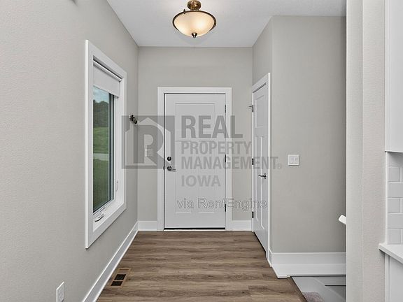 3rd image of 5638 Fernwood Dr