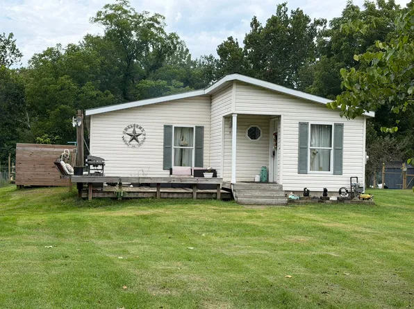 40 S Pine St, Grand Junction, MI 49056