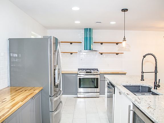 4th image of 8410 Jamestown Dr
