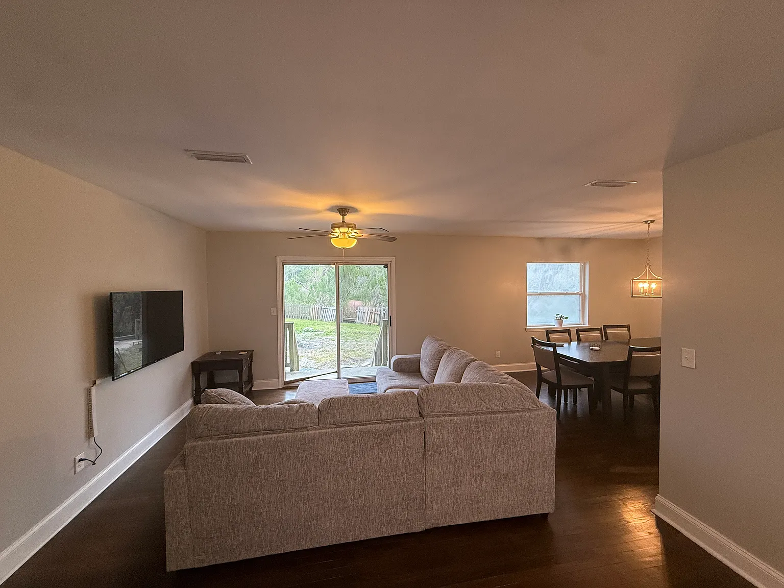 3 bed, 2.5 bath, 2190 sqft, $750 — Photo 3