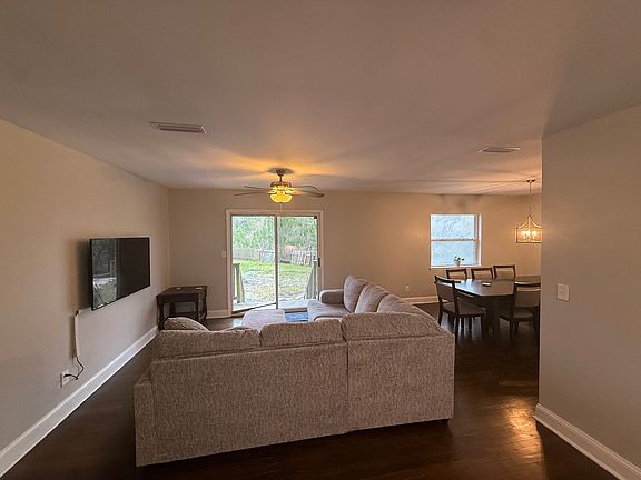 3rd image of 10111 Lakeview Rd W