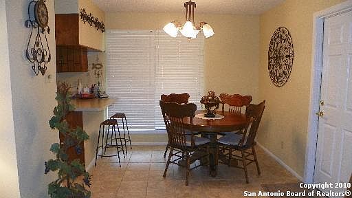 2nd image of 1103 W Oakcrest Dr.