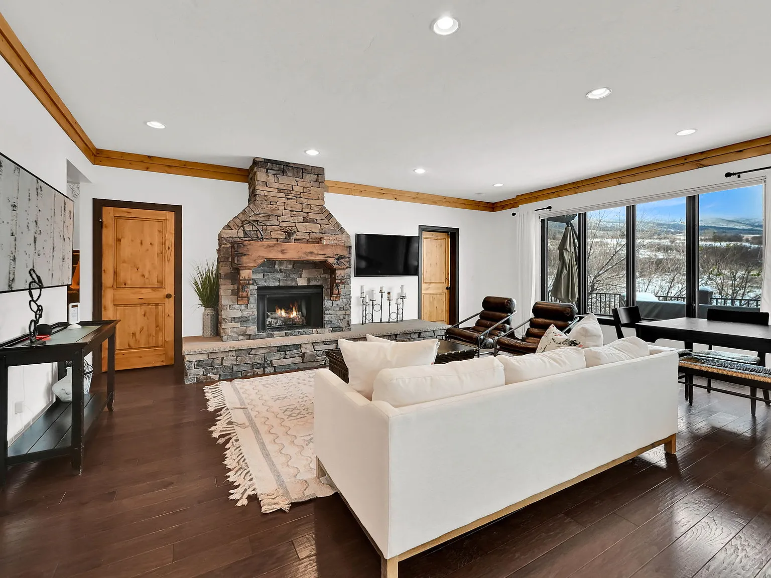 6 bed, 3800 sqft, $7,500 — Photo 3
