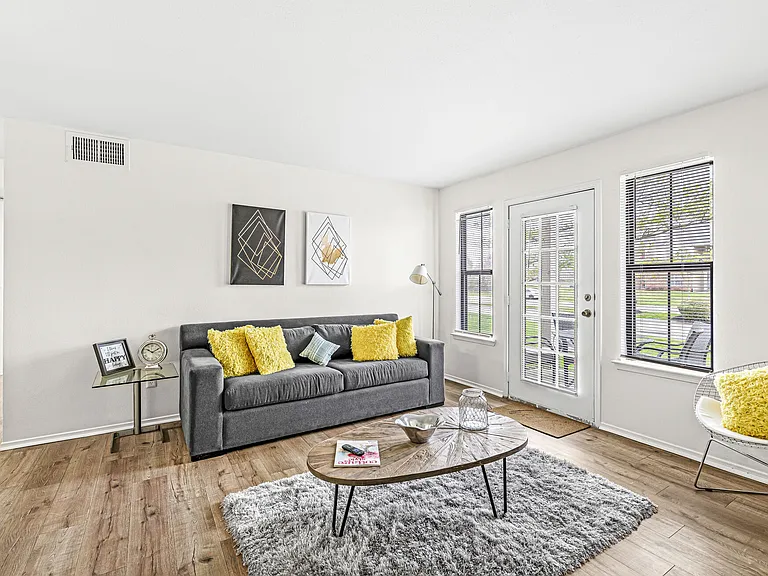 Enclave at Eagle Creek Apartments — Photo 9