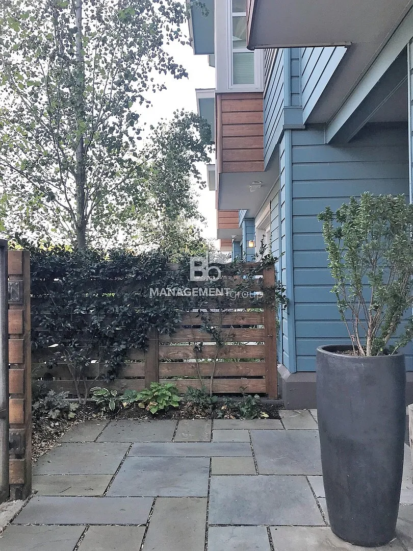 Location, Location, Location! Ne Alberta Contemporary Townhome! — Photo 4