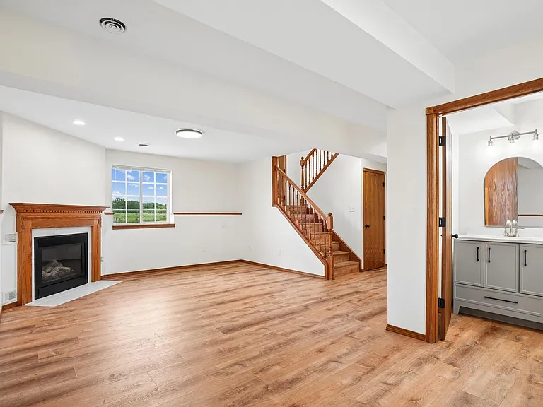 861 Jane St — Photo 24