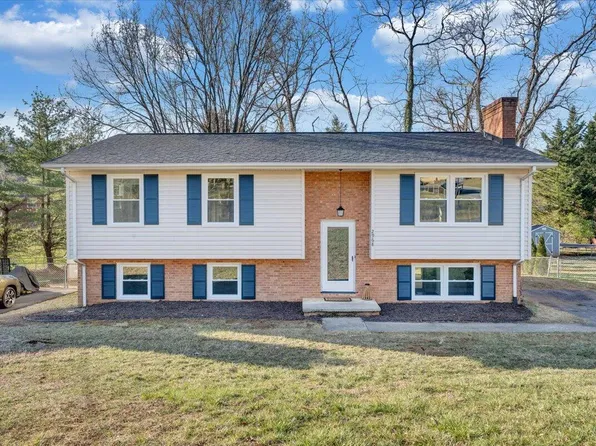 2968 Penn Forest Blvd, Roanoke, VA 24018