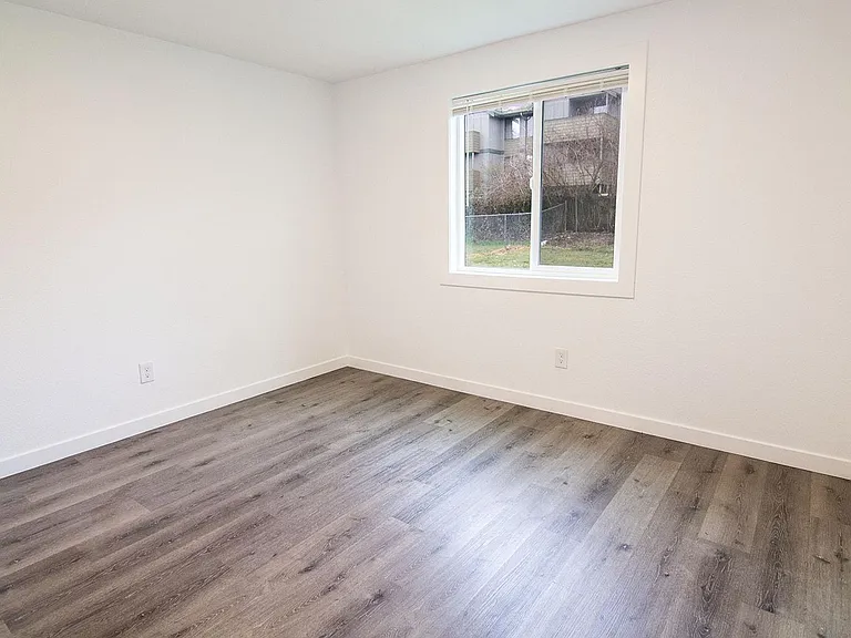5034 S 58th St #B — Photo 11