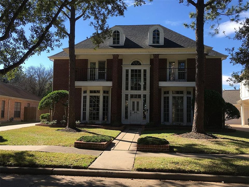 1st image of 814 Lakeshore Dr