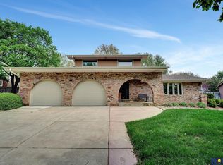 5902 Fieldcrest Way, Lincoln, NE 68512