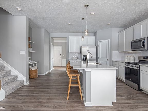 3rd image of 23 Reserve Dr