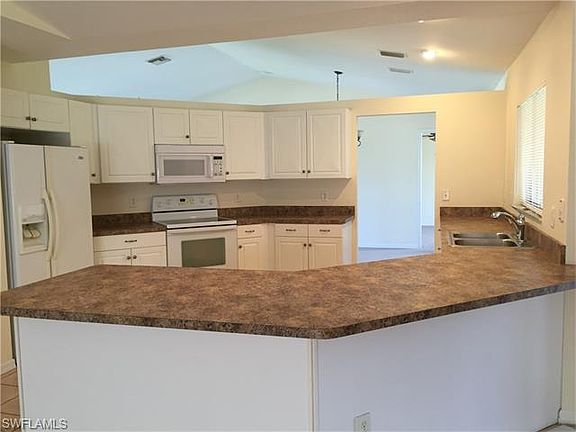 5th image of 4025 SW 14th Ave