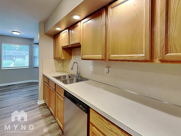 83 Woodrow Ave — Photo 10