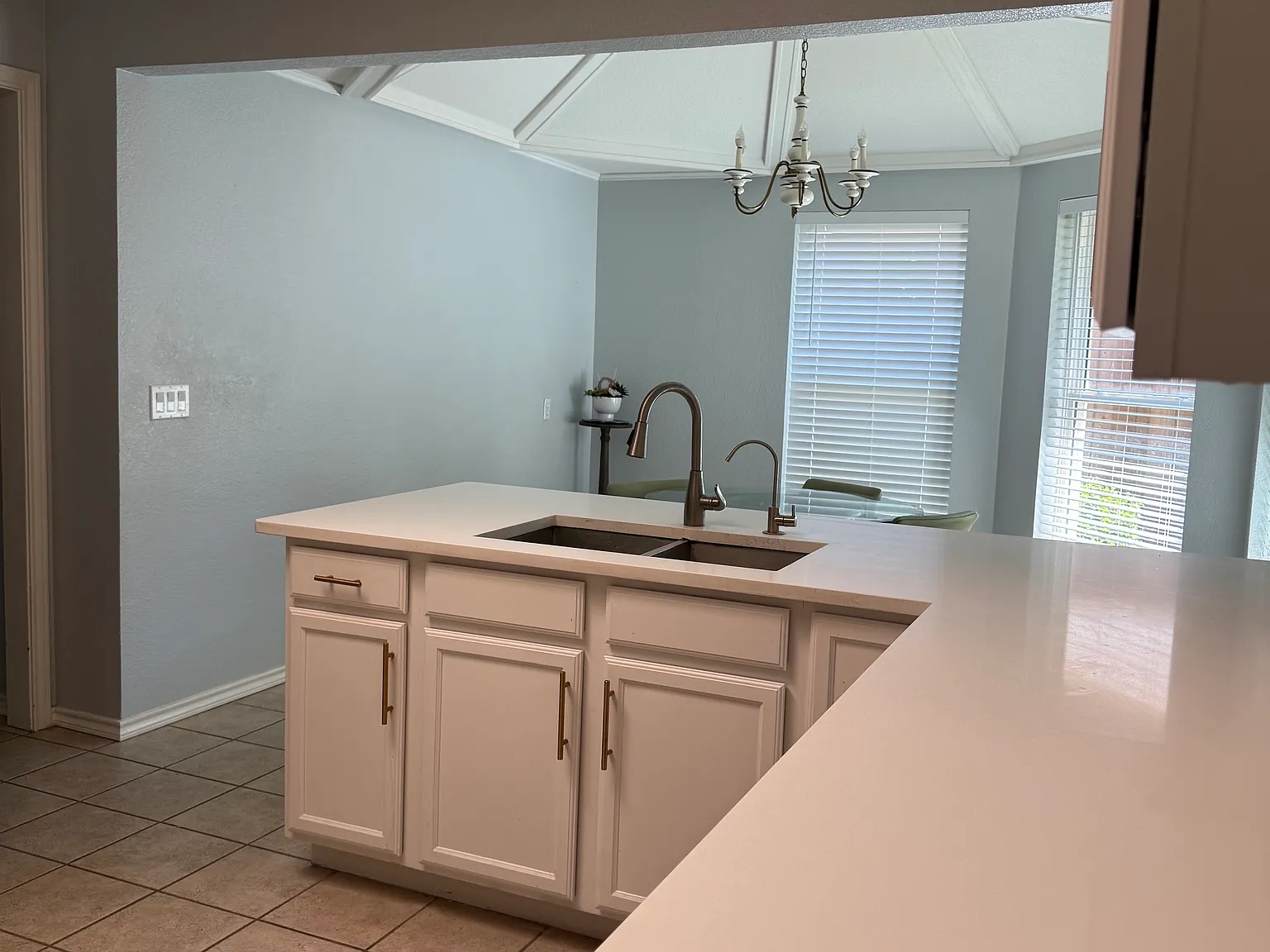 3 bed, 2.5 bath, 2336 sqft, $3,100 — Photo 2