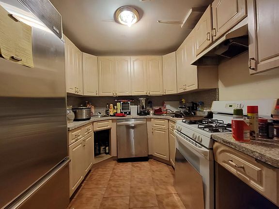 3rd image of 13-14 Dinsmore Ave