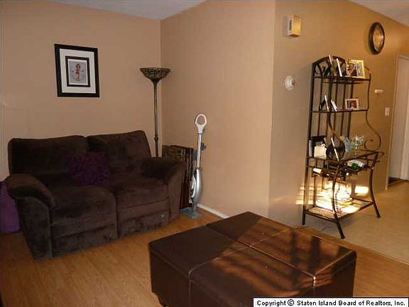 3rd image of 30 Francine Ct