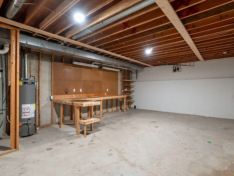 2301 Grant Ln — Photo 35