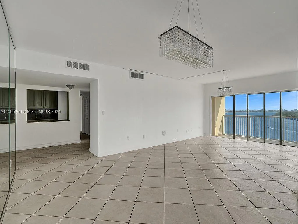 Arlen House Condo — Photo 4