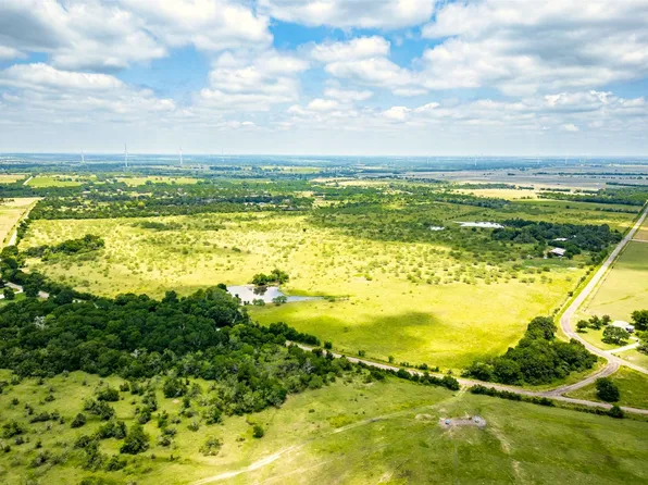 444 Lcr 106, Mount Calm, TX 76673