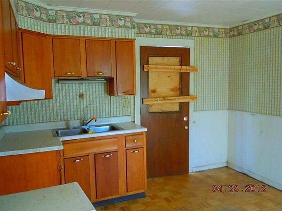 2nd image of 1818 Grand Ave