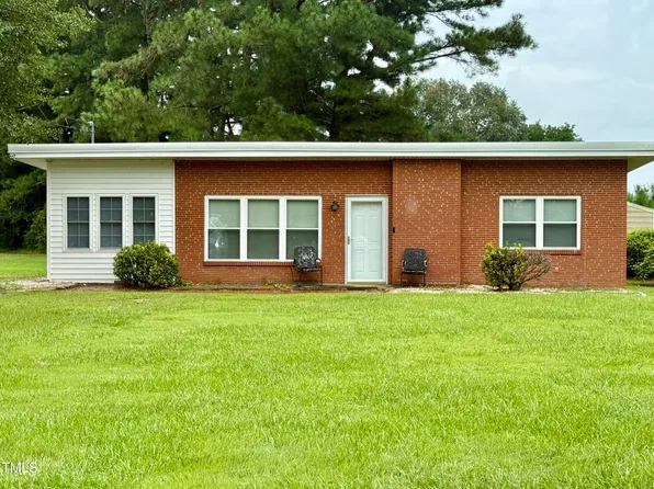 520 Fayetteville St, Newton Grove, NC 28366