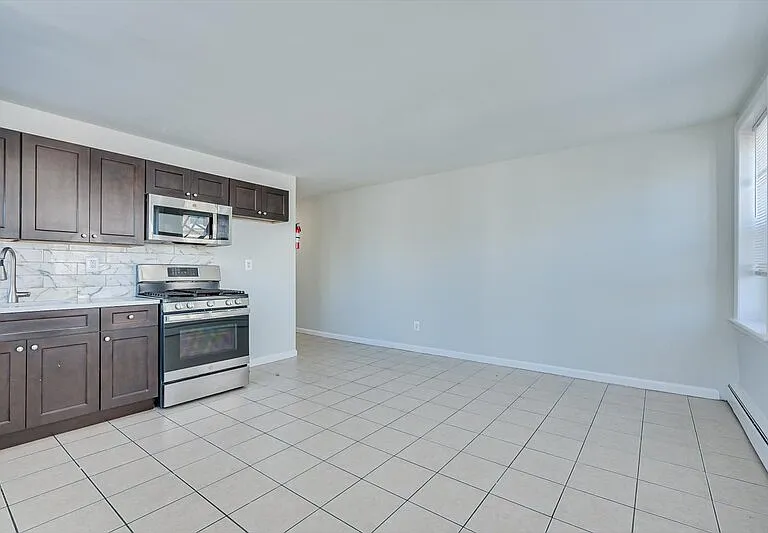 217 Smith St #2 — Photo 3
