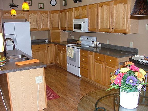 Kitchen : Many kitchen cupboards, smooth top range, dishwasher/microwave/refrigerator