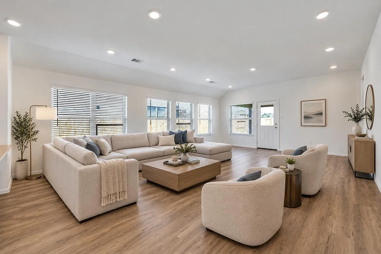 4 bed, 2.0 bath, 1959 sqft, $2,150 — Photo 1