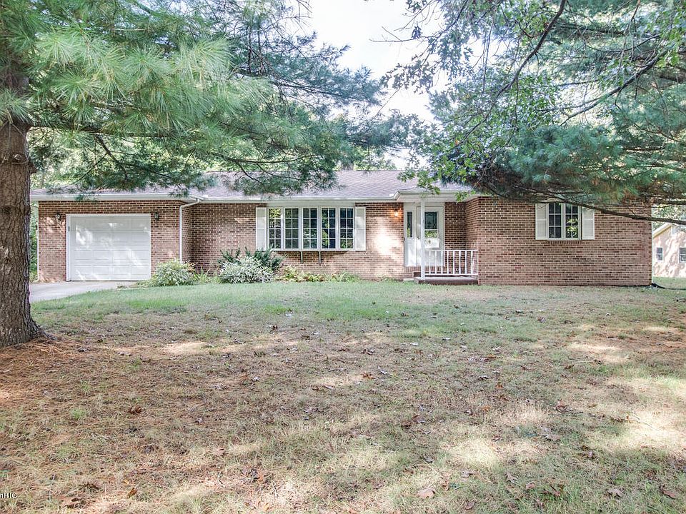 1st image of 20595 Carpenter Dr