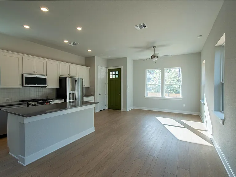 2705 Wilson St — Photo 12