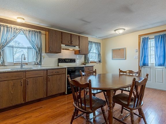 3rd image of 24 Hanson Rd