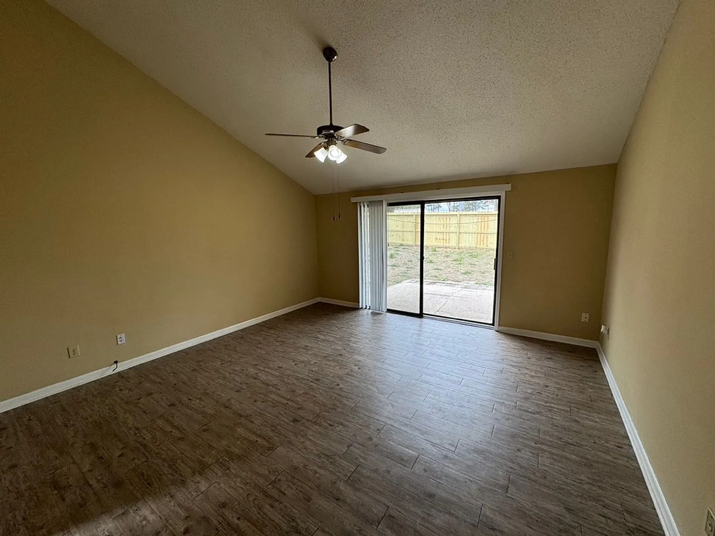 2-Bedroom, 2-Bath Corner-Lot Home for Rent in Niceville, FL — Photo 2