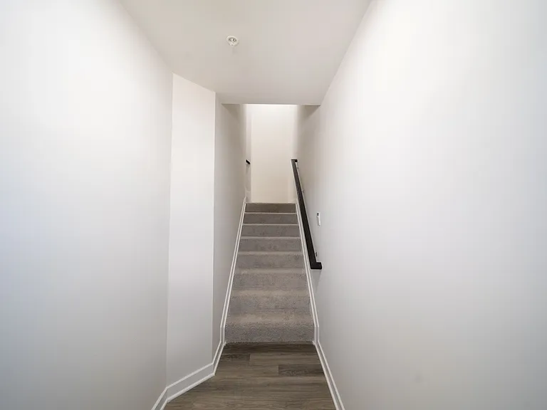 442 Whirl Ln — Photo 2