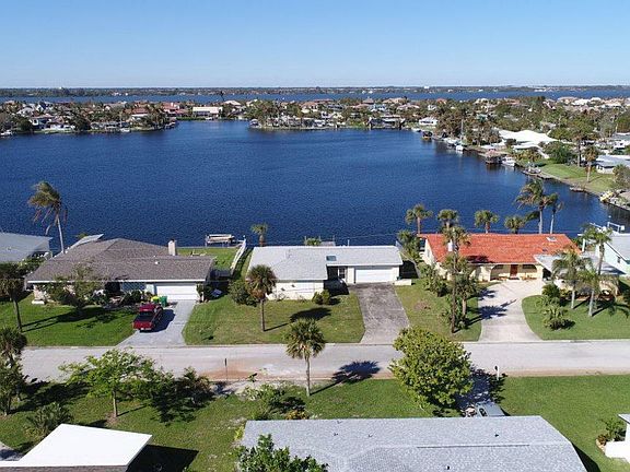3rd image of 364 N Lakeside Dr