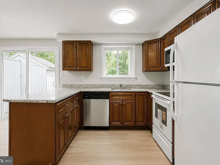 14435 Pebble Hill Ln S — Photo 13